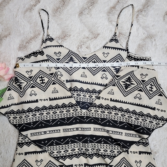 Blu Moon Ivory Black Ruffle Sleeveless Aztec Print Blouse Size 1 - Picture 10 of 11